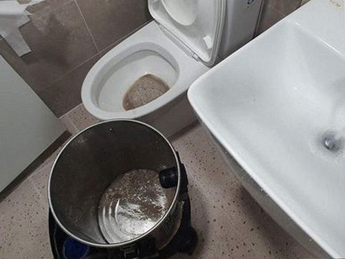 월계동 하수구막힘 점검 후 배수 흐름과 주변 청결 상태를 확인하는 장면