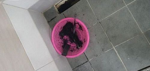 월계동 하수구막힘 배관 점검 도구와 안전 수칙을 확인하는 모습